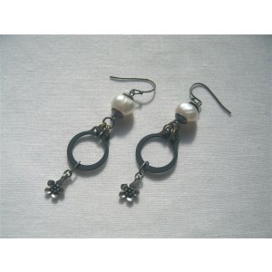 画像: 淡水パール＆スモールフラワーピアス